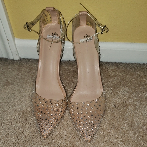 Bisou Bisou Tan Studded Heels - Picture 1 of 5